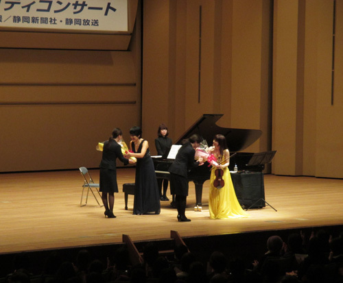 https://ayako-ishikawa.com/s3/skiyaki/uploads/ckeditor/pictures/736183/152132__E9_9D_99_E5_B2_A1_E8_8A_B1_E6_9D_9F_E8_B4_88_E5_91_88500.jpg